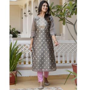 Kurta Droite en Soie Mélangée Brodée de Haute Qualité pour Femmes, Idéale pour le Quotidien ou les Festivals, Disponible pour la Distribution Mondiale - Product Image 6