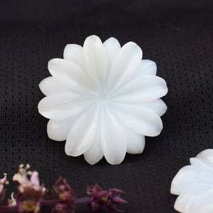 Piedra lunar blanca llamativa Natural con forma de flor, piedra preciosa tallada suelta para hacer colgantes de joyería, cuentas talladas de cristal de 20mm - Product Image 2