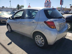 Usado 2015 T * oyota Yaris 5 puertas L - Product Image 2