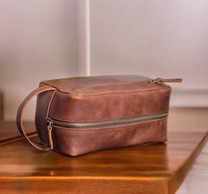 Leather <b>Toiletry</b> Bag Medium Vintage Style Zipper Closure Durable Soft Handle for Cosmetic <b>Storage</b> - Product Image 2