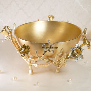 Centro de Mesa Decorativo para el Hogar, Tazón Creativo de Metal con Acabado Dorado y Detalles Florales, Perfecto para Servir Aperitivos - Product Image 1