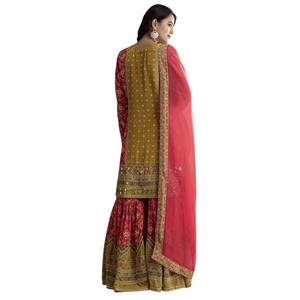 Kurta Sharara แผ่นหนังปะการังสีชมพูสดใสประดับด้วยผ้าโปร่งบางสำหรับงานเลี้ยงงานแต่งงาน - Product Image 5