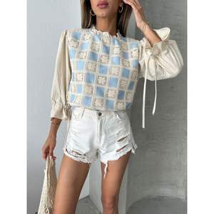 Chemisiers et Blouses pour Femmes Topshow en Gros – Blouse Bleu Pierre avec Détails en Dentelle - Product Image 2