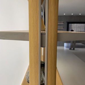 Étagère flottante sur pied de luxe minimaliste moderne sur mesure, présentoir de livres, unité d'étagérage décorative pour bureau masculin - Product Image 6