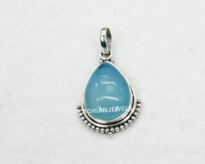 925 Plata de Ley sólida mes de marzo piedra natal Calcedonia azul con ajuste de bisel colgante en forma de pera - Product Image 2