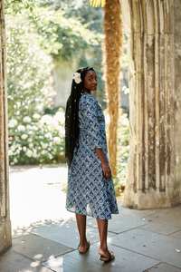 Robe enveloppe en coton pur à rayures bohèmes, imprimée à la main en bleu indigo, décontractée pour femmes - Product Image 5