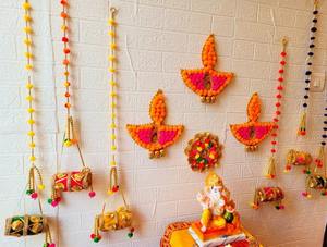 Guirlande de pompons multicolores Dholki Dholak, décorations de mariage indien Mehndi Haldi, guirlande de pompons, faveur de mariage, toile de fond de fête Sangeet - Product Image 3