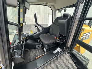 รถตักขนาดเล็กอเนกประสงค์ JCB 270T พร้อมสำหรับงานก่อสร้าง - Product Image 2