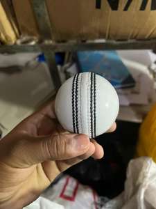 Top Qualité Pak Alum cuir meilleur 156g Cousu À La Main Cricket Blanc balles dures Match balles à vendre - Product Image 5