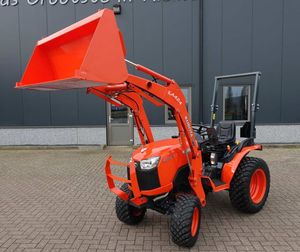 Tracteur agricole miniature Kubota B2650 4x4 HST 25 CV avec moteur automatique, chargeur frontal et roulements agricoles - Product Image 1