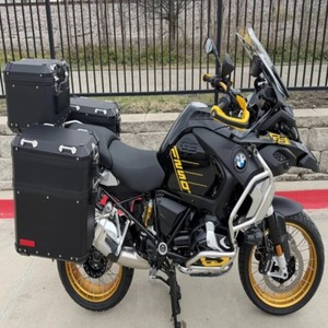 Motocyclette d'occasion Black Gold R1250 Dual Sport avec moteur à essence et sacoches latérales pour les voyages sur route - Product Image 1