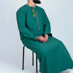 Bajo MOQ Hombres hechos a medida Color verde Omani Thobes IN Tarifa al por mayor En todos los tamaños y telas personalizadas 2025 - Product Image 1