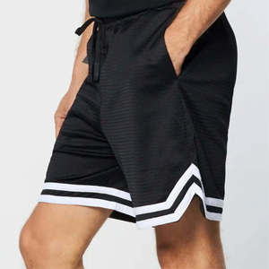 Ensemble deux pièces personnalisé pour homme, t-shirt noir respirant et short rayé, tenue de sport décontractée imprimée, tenue d'été légère - Product Image 5