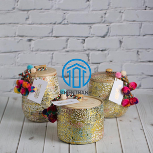 Exquisito tarro de bambú con incrustaciones de cáscara de huevo hecho a mano, caja de almacenamiento decorativa redonda con borla colorida, caja de regalo hecha en Vietnam - Product Image 2