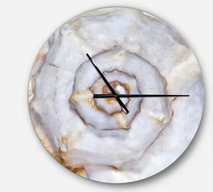 Horloge murale en résine faite à la main avec finition métallique brillante, idéale pour les appartements modernes - Product Image 1