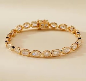 Bracelet de tennis de qualité supérieure, bracelet en diamant, mariée, lié à une chaîne en or 18 carats plaqué argent VVS. Cadeau pour elle - Product Image 3