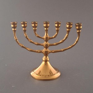 Chandelier décoratif d'intérieur pour la maison Chandelier Menorah en métal doré de qualité supérieure Bougeoir pour les fournisseurs d'hôtels à prix économique - Product Image 5
