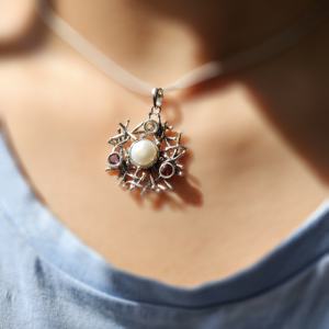 Pendentif tendance en argent sterling avec fleurs multi-gemmes certifié pour les occasions de cadeaux unisexes - Product Image 1