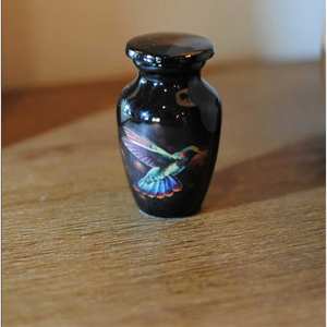 Boîte d'urne funéraire en bois faite à la main pour les cendres souvenir commémoratif funéraire abordable d'Inde - Product Image 2