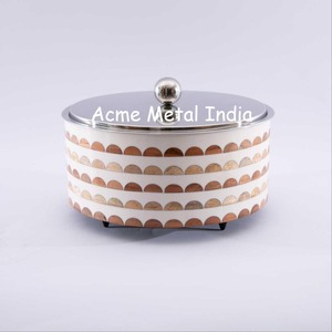 หม้อต้มสแตนเลสสุดหรูพร้อมการตัดด้วยเลเซอร์และฝาสีตัดกันเครื่องครัวทันสมัยสำหรับเสิร์ฟและเก็บรักษาความร้อน - Product Image 5