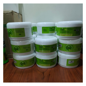 Pommade capillaire végétalienne biologique en gros à base d'huile et d'eau pour cheveux crépus, sans produits chimiques nocifs, emballage en pot de verre de qualité supérieure - Product Image 1