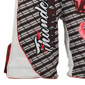 กางเกงมวยไทยคุณภาพสูง ระบายอากาศได้ดี พิมพ์ลายสีดำ โพลีเอสเตอร์ยืดหยุ่น ป้องกันแบคทีเรีย แห้งเร็ว สำหรับออกกำลังกาย - Product Image 4