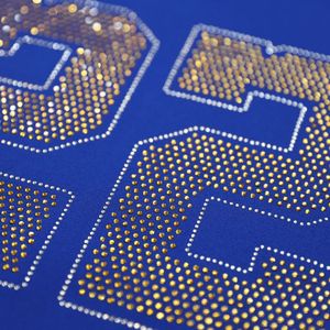 Sigma Gamma Rho SGRho Greek Sorority Royal Blue Gold Maillot de football 100% polyester avec logos brodés épaules avant et arrière - Product Image 6