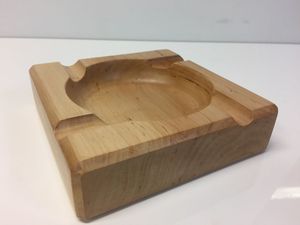 Cendrier en bois écologique pour une vie durable fabriqué à partir de bois de récupération avec une finition polie et durable - Product Image 4