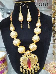 Ensemble de collier traditionnel plaqué or avec boucles d'oreilles assorties |   Bijoux de Mariage Indiens Imitation Vente en Gros Modèle 23261 - Product Image 3