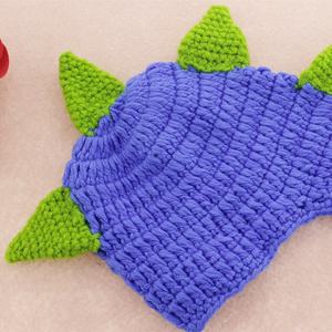 Vêtements en laine pour bébé en gros, tenue de photographie en laine tricotée au crochet, motif dinosaure de dessin animé, bonnet d'hiver - Product Image 3