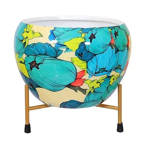 Macetero de suelo de hierro multicolor con diseño floral de lujo vintage, con soporte para plantas de jardín. - Product Image 1