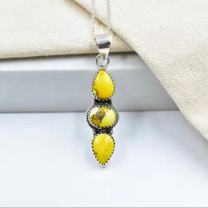 Pendentif en argent sterling turquoise Dahlia miel fait à la main avec chaîne réglable de 16 pouces cadeau de bijoux unique - Product Image 1