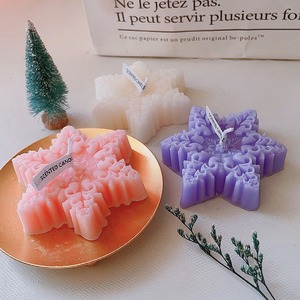 Vela Navideña de Copo de Nieve con Forma de Estrella de Seis Puntas TOOWIN, Regalo Simple y Creativo, Vela Perfumada Navideña con Forma de Copo de Nieve - Product Image 3