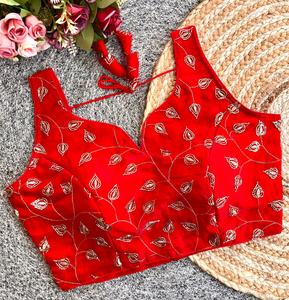 Blouse moderne avec des motifs en valmoti et des sequins, col en V avec des fils, manches de 10 pouces à l'intérieur, motif ouvert au dos - Product Image 2