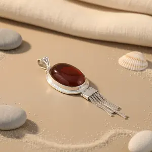 Pendentif en argent 925 avec cornaline rouge pour femmes, bijoux religieux faits à la main avec pierres précieuses, or, diamant et cristal - Product Image 1