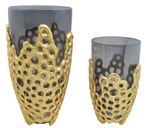 Vase moderne en forme de pied avec finition miroir dorée, idéal pour les intérieurs haut de gamme et les coins distinctifs, vente en gros en provenance d'Inde - Product Image 3
