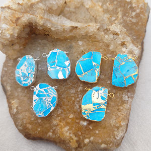 Venta al por mayor DIY encantos de piedras preciosas para la fabricación de joyas Mohave turquesa forma de lujo colgante doble fianza cobre galvanizado Cristiano - Product Image 6
