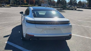 Nouvelle Porsche Pana-mera 2025 Voiture très propre et sans accident - Product Image 6