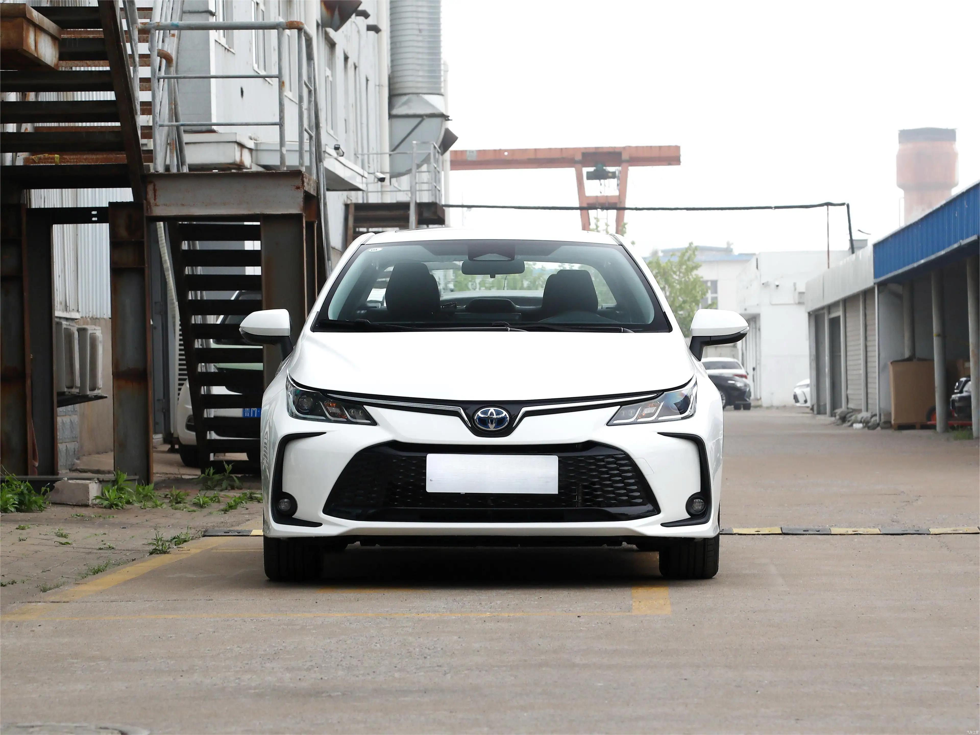 Yeni enerji hibrid elektrikli araç 1.5L 1.8L 1.2T E-CVT Toyota Corolla sol dönüş 2023 2022 2019 yeni kullanılmış araba