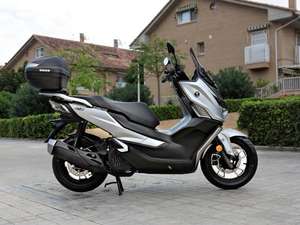 Motocicleta SR1 125cc de Calidad con Diseño Aerodinámico - Product Image 2