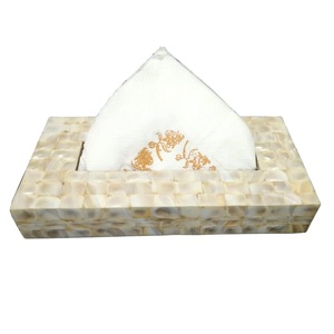 Boîte à mouchoirs en bois sculpté à la main avec finition dorée pour la décoration de la table des bars, hôtels et restaurants, boîte à serviettes - Product Image 6