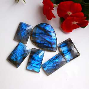 ลาบราโดไรต์สีน้ำเงินไฟธรรมชาติจากราชสถาน หินเจียระไนทรงเหลี่ยม สำหรับทำเครื่องประดับคริสตัลบำบัด ทำด้วยมือ - Product Image 4