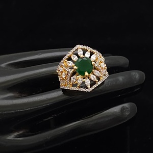 Bague élégante à la mode de meilleure qualité de finition d'or pour la fonction et la collection de vêtements de mariage de partie pour des femmes et des filles - Product Image 1