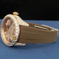 Reloj Mecánico con Diamantes Moissanita de Corte Redondo y Correa de Goma Marrón para Hombre