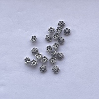 6mm Plata de ley 925 Chapado en oro de 14k Terminales espaciadores con diseño de flores Pequeños dijes hechos a mano Cuentas Fornituras de joyería DIY Alibaba India