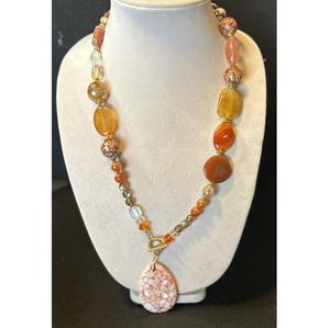 Collier en perles de résine fait main coloré, bijoux fantaisie volumineux, spécial Noël - Product Image 3