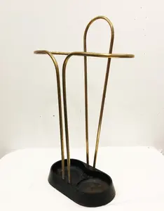 Support de rangement élégant pour parapluies en métal dans un cadre doré avec base enduite noire, parfait pour une décoration intérieure élégante. - Product Image 5