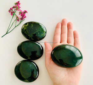 PIERRE DE PALME POLIE EN JADE VERT NATUREL POUR PIERRE DE GUÉRISON DE POCHE REIKI MÉDITATION AVENTURINE PIERRE DE PALME OREILLER - Product Image 4