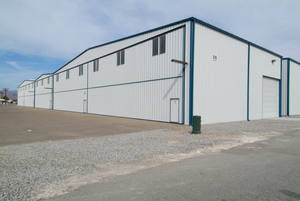 حظيرة طائرات عالية الجودة للبيع ، بناء بهيكل فولاذية متين ، مستودع مسبق الصنع فعال من حيث التكلفة - Product Image 3