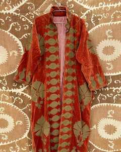 Veste de luxe élégante bohème en velours jaune moutarde Suzani Artisan brodé à la main pour le printemps, cadeau spécial pour l'hiver - Product Image 3